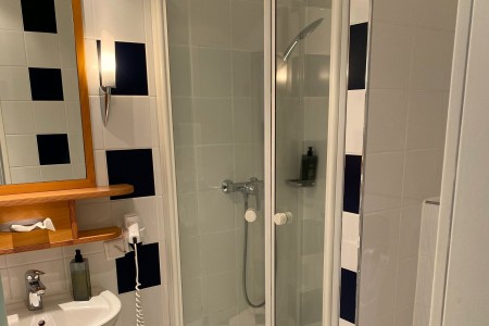 VCH Hotel Baseler Hof bathroom