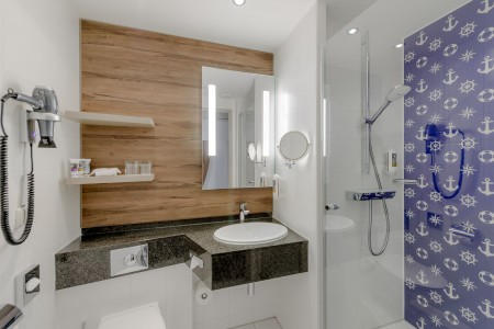 Mercure Hotel bathroom